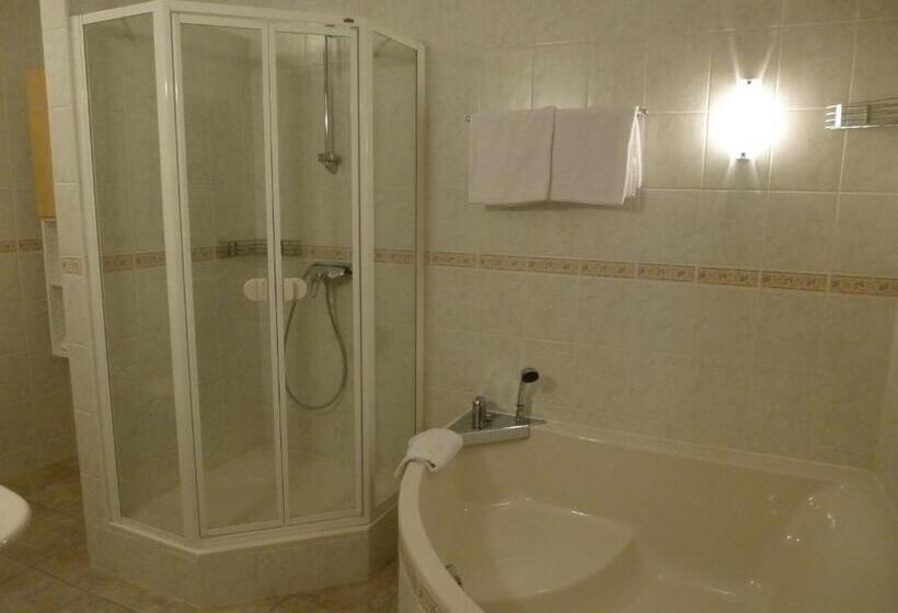 استودیوی استاندارد, Albergo Giardino
