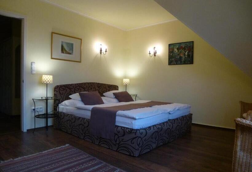 استودیوی استاندارد, Albergo Giardino