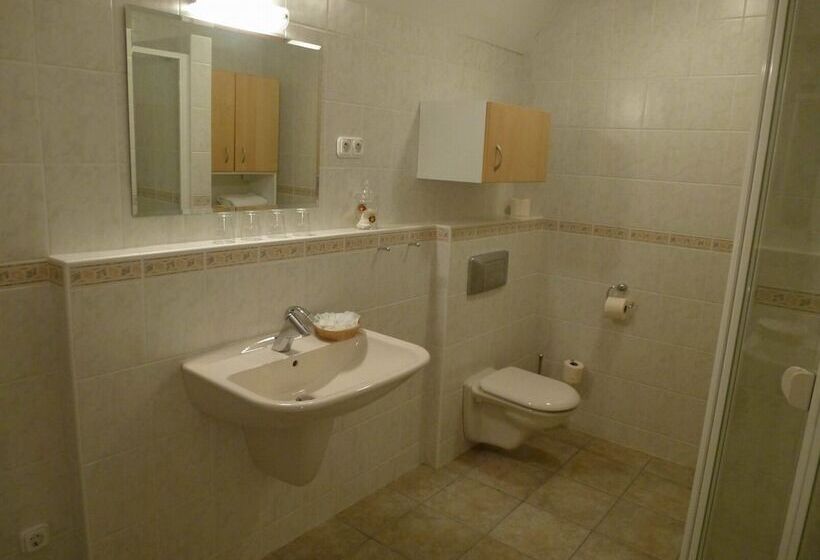 استودیوی استاندارد, Albergo Giardino