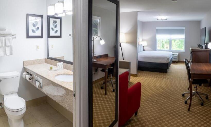 מיטת קינג בסוויטה, Country Inn & Suites By Radisson, Wilmington, Nc
