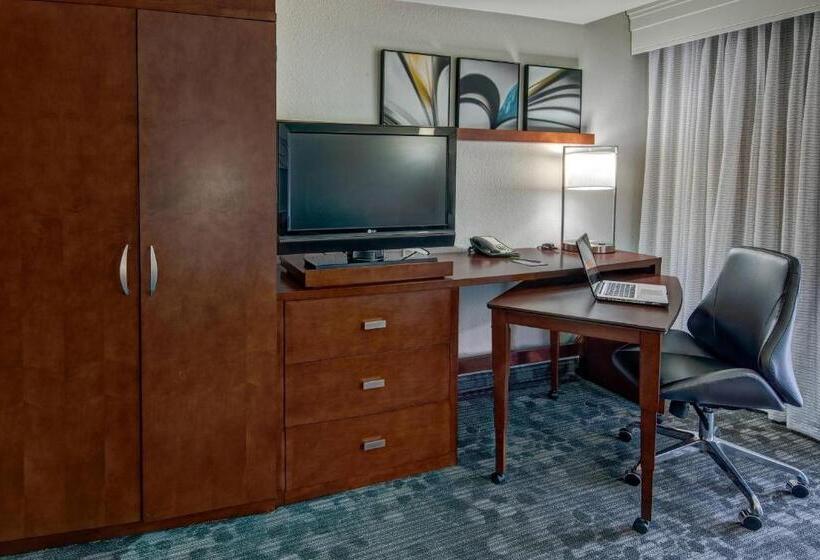 스위트 킹사이즈 침대, Courtyard By Marriott Troy
