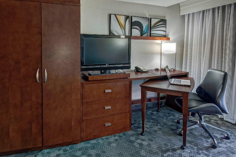 스위트 킹사이즈 침대, Courtyard By Marriott Troy
