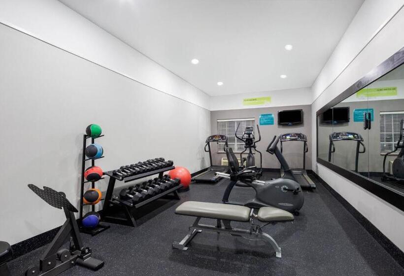 Номер Deluxe Кровать Кинг, La Quinta Inn & Suites By Wyndham Raymondville