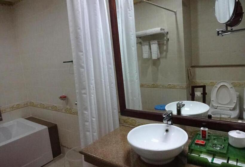 اتاق خانوادگی, Mayfair Spa Resort & Casino