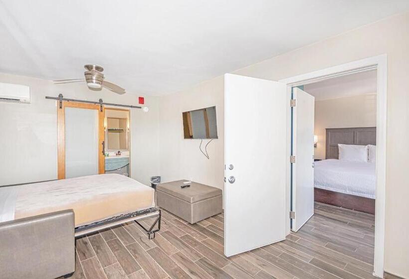 Люкс Кровать Кинг, Seven Hills Suites