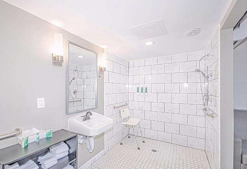 Люкс Кровать Кинг, Seven Hills Suites