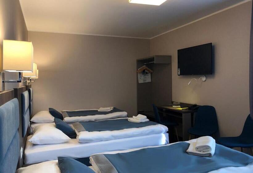 Трехместный Номер Комфорт, Sleep Wrocław