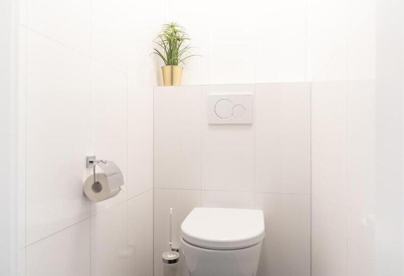 Family Suite, Stenitzer