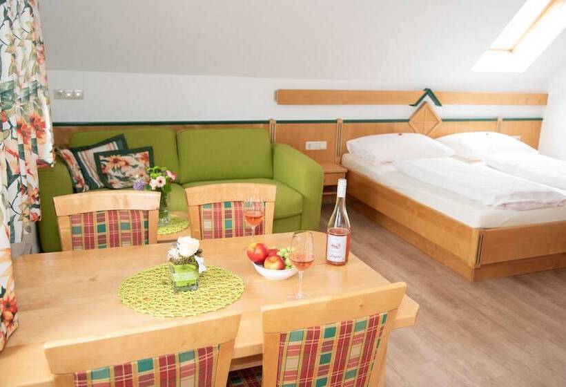 سوییت جونیور, Weinberghof & Weingut Lagler
