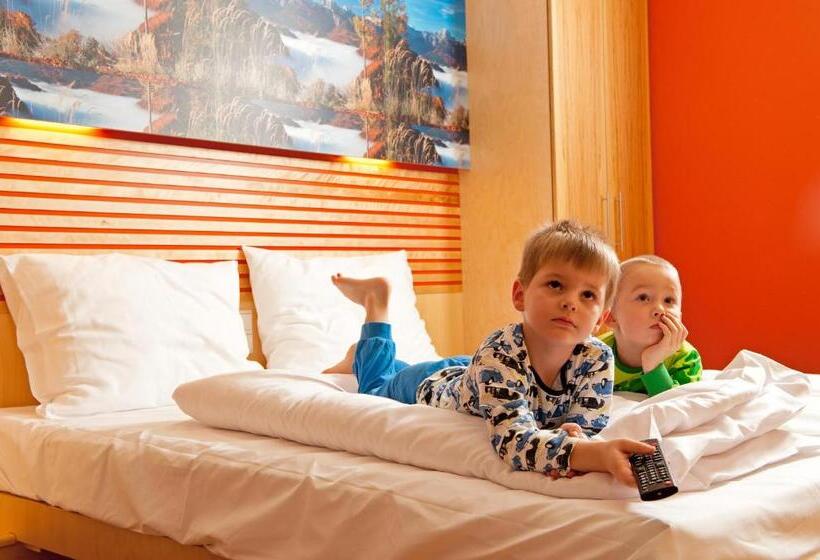 Четырехместный Номер Стандарт, Jufa Hotel Grünau Im Almtal