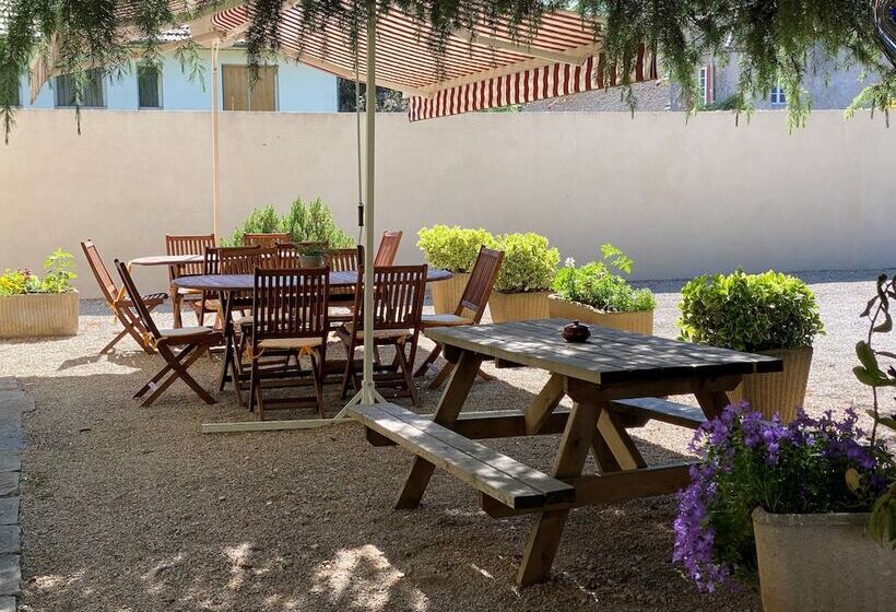 اتاق استاندارد سه نفره, Maison Belles Pierres