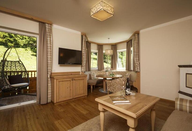سوییت لوکس, Zillergrundrock Luxury Mountain Resort