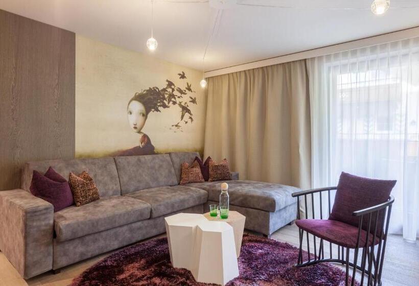 سوییت لوکس, Zillergrundrock Luxury Mountain Resort
