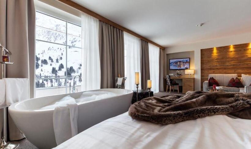 Люкс Повышенной Комфортности, Superior Hotel Panorama