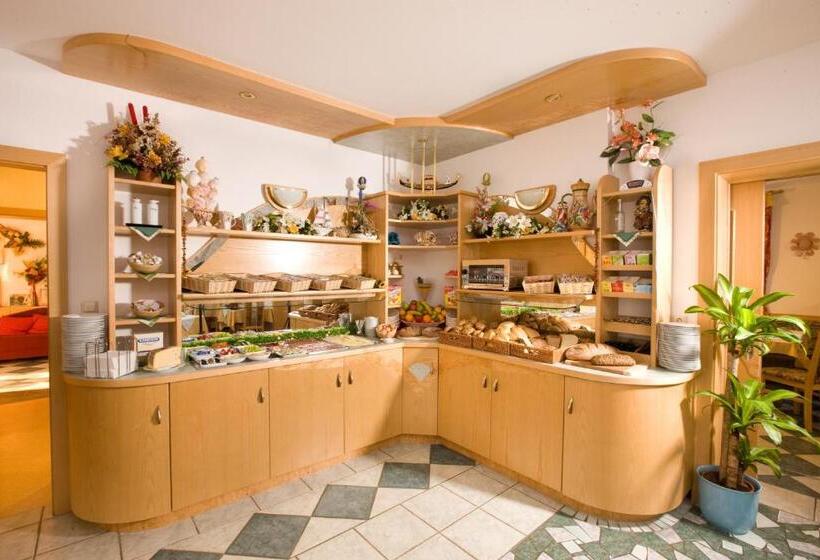 Семейный Номер, Dreimaederlhaus Pension