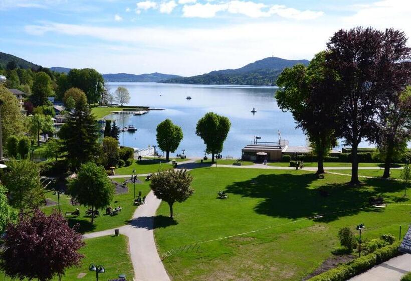 اتاق خانوادگی, Carinthia Velden
