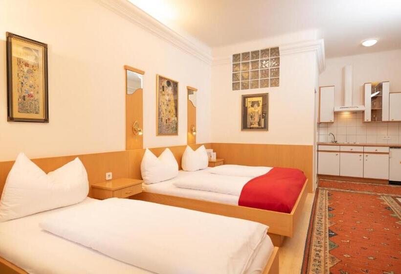 اتاق استاندارد سه نفره, Liebeteggerklagenfurt