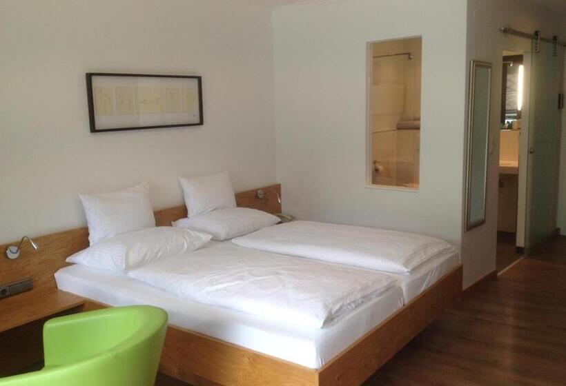 اتاق لوکس با چشم‌انداز دریاچه, Seehotel Lilly