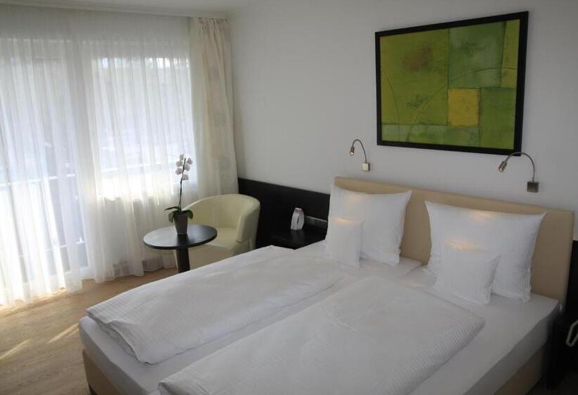 اتاق لوکس با چشم‌انداز دریاچه, Seehotel Lilly