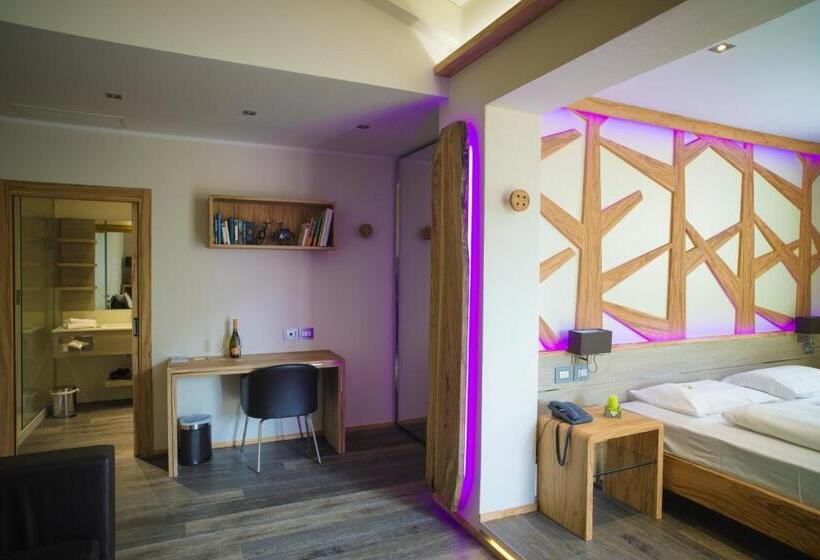 سوییت جونیور با چشم‌انداز دریاچه, Aktivhotel Santalucia