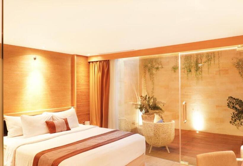Superior Room with Terrace, De Vins Sky Hotel Seminyak