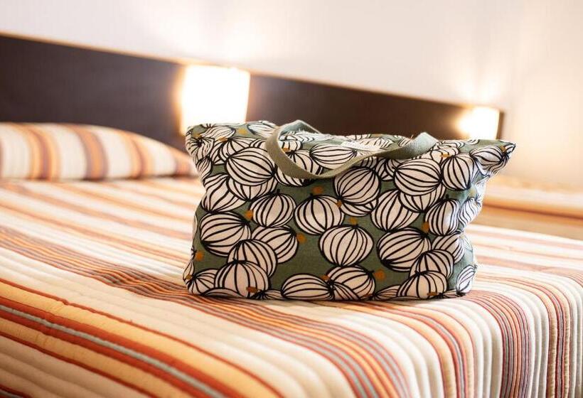 Номер Стандарт Трехместный, Hôtel Hélianthe