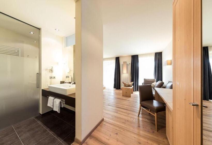 סוויטת ג'וניור עם מרפסת, Green Luxury Hotel Pfösl