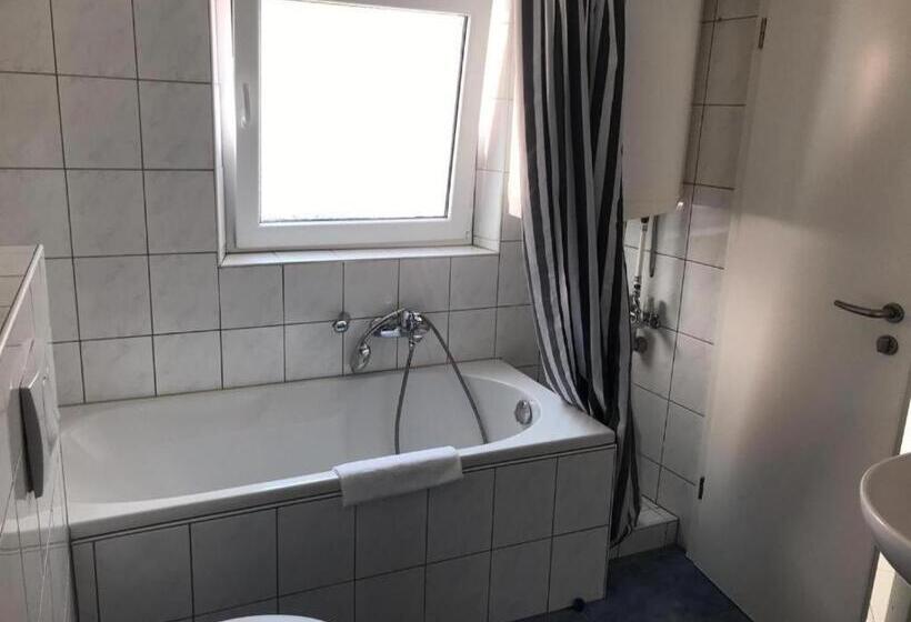 Апартаменты 2 Спальни, Pension Altstadt Garni