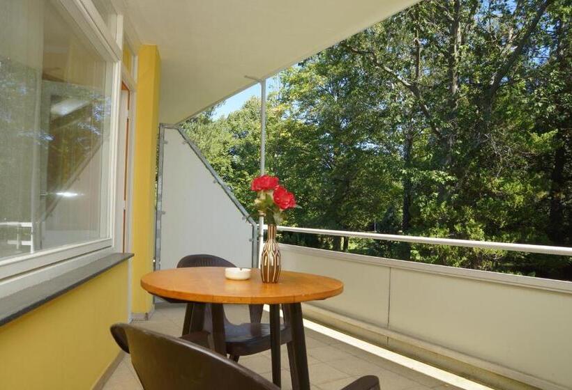 Quarto Superior com Sacada, Haus Am Kurpark
