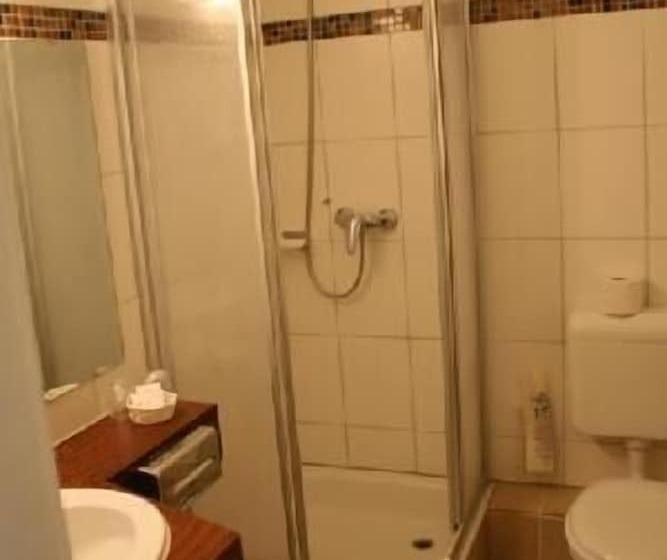 Семейный Номер, Baynunah Hotel Drachenfels