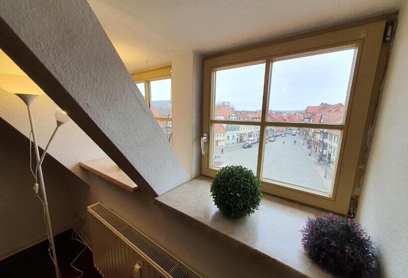 شقة غرفة واحدة, Zur Goldenen Sonne