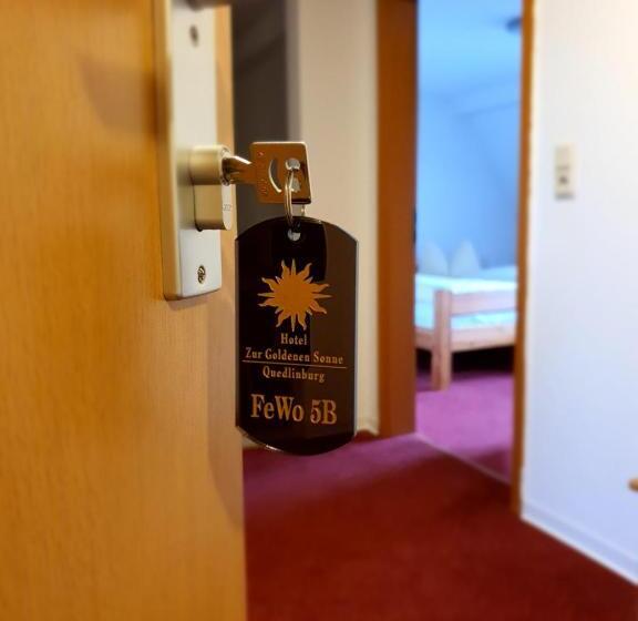 شقة غرفة واحدة, Zur Goldenen Sonne