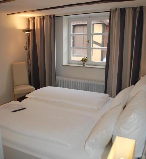 3 Bedroom Suite, Alt Warburg