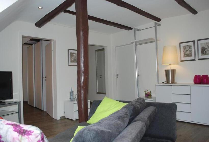 3 Bedroom Suite, Alt Warburg