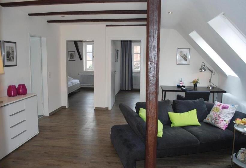 3 Bedroom Suite, Alt Warburg