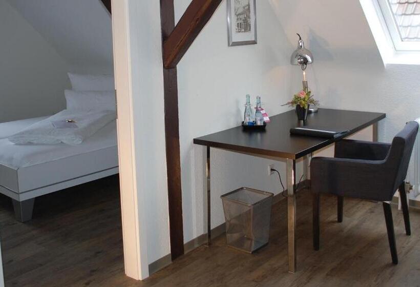 3 Bedroom Suite, Alt Warburg