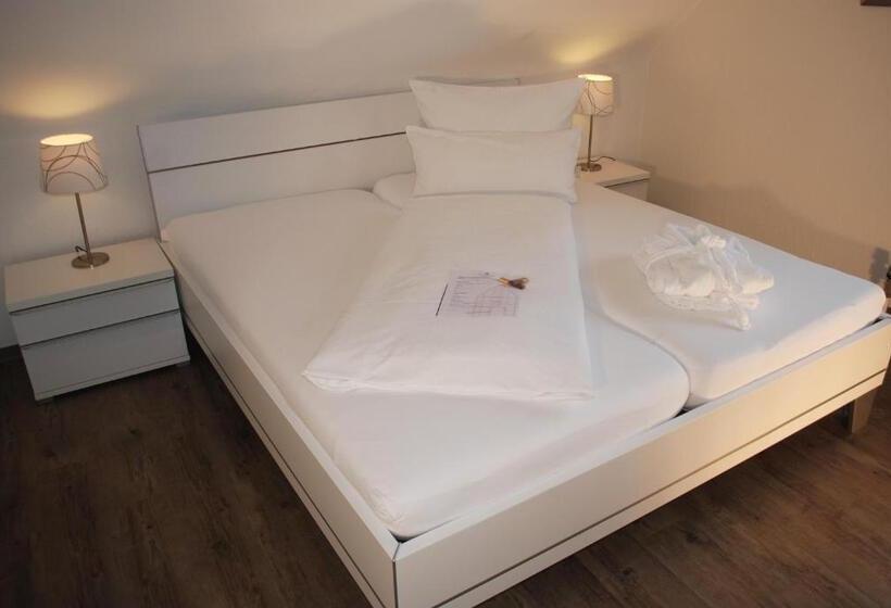 3 Bedroom Suite, Alt Warburg