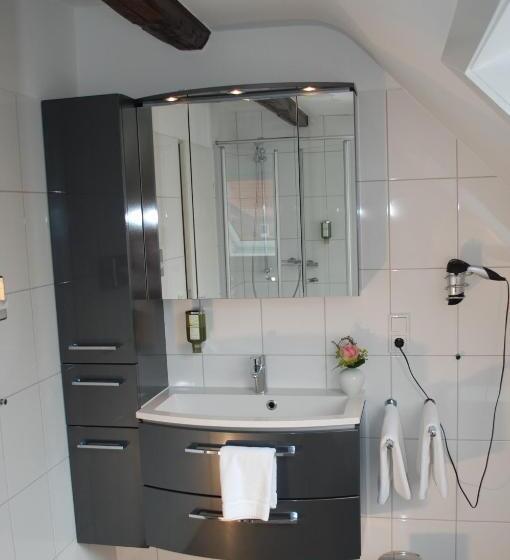 3 Bedroom Suite, Alt Warburg