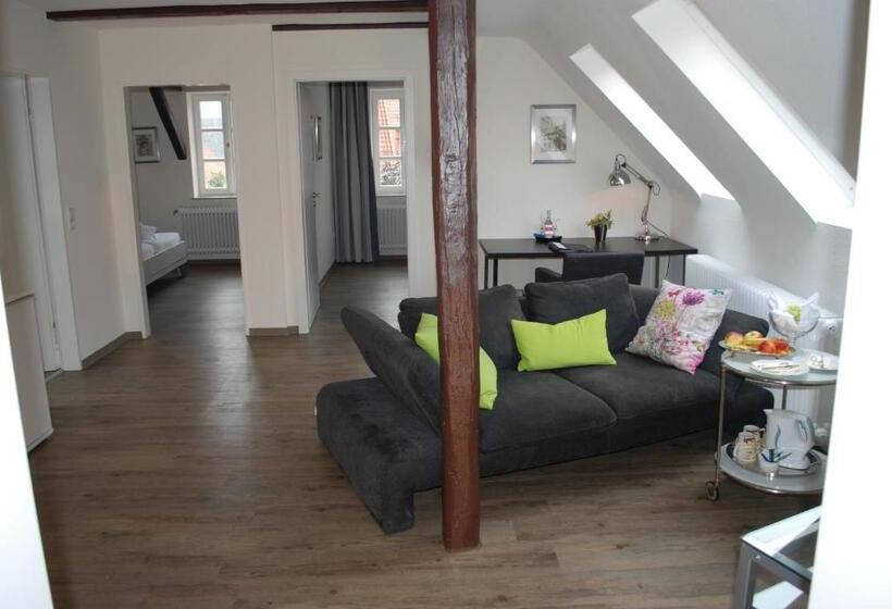 3 Bedroom Suite, Alt Warburg