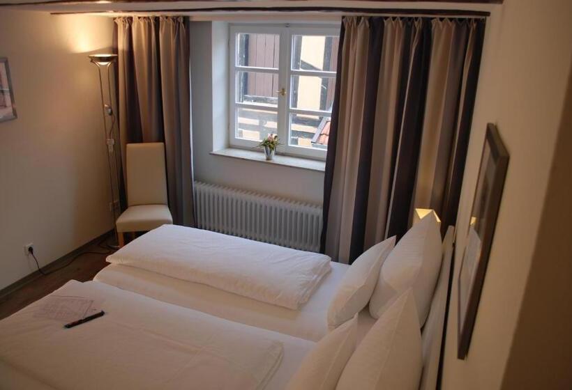 3 Bedroom Suite, Alt Warburg