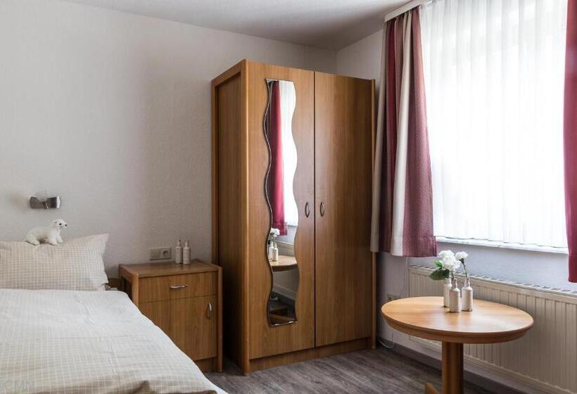 Quarto Estandar Individual, Landhotel Baumwipfel