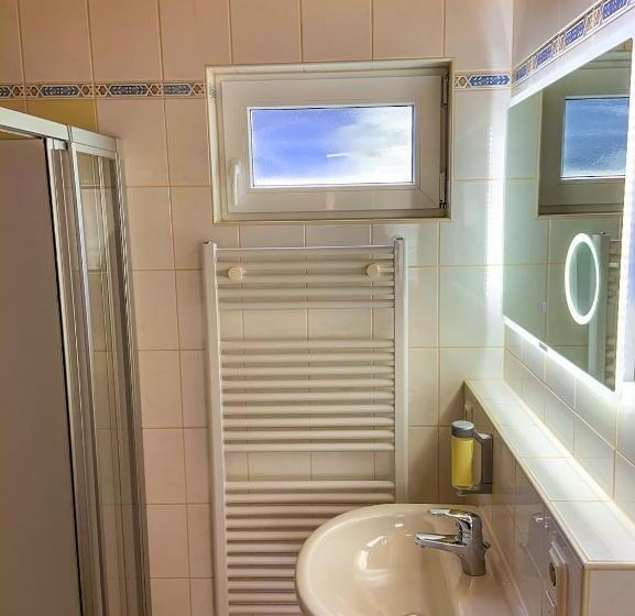 Номер Стандарт, Moselhotel Weinhaus Simon ``sauna``restaurant``eladesäule