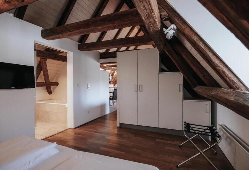 4인용 스탠다드 룸, Design Hotel & Restaurant Löwen
