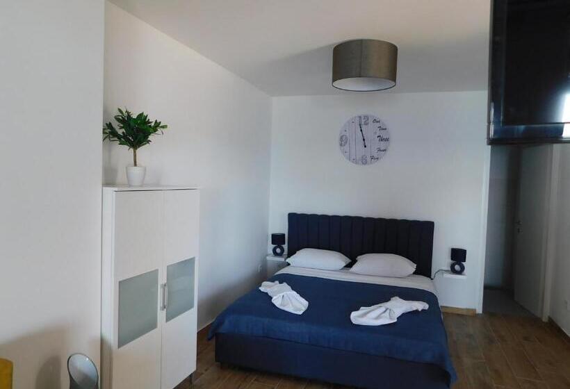 استودیوی لوکس, Beach Villa Bozikovic