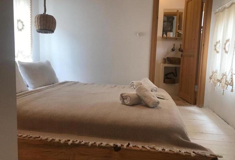 Quarto Estandar, Bo Alacati