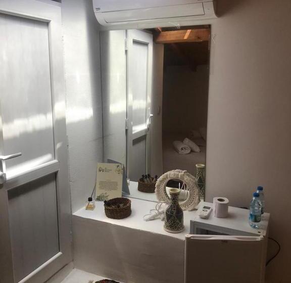 Quarto Estandar, Bo Alacati