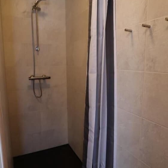 اتاق استاندارد با سرویس بهداشتی مشترک, Sandhaugar Guesthouse