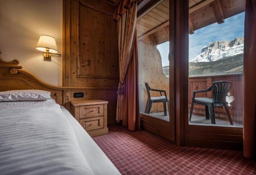 Номер Стандарт Вид на Горы, Diana Dolomites