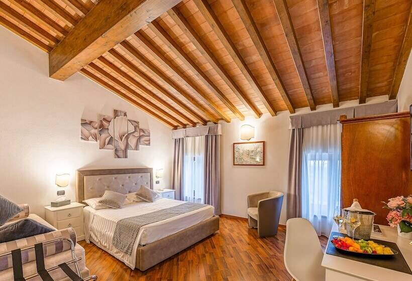 اتاق استاندارد سه نفره, Villa Cariola