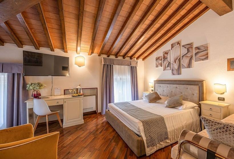 اتاق استاندارد سه نفره, Villa Cariola